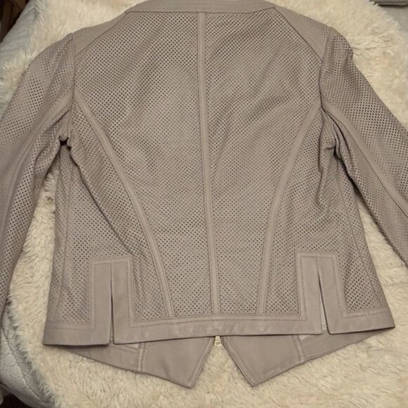Tory Burch Womens Size 8 Nicki Perforated Lamb Leather Jacket Beige Zip - Picture 2 of 6